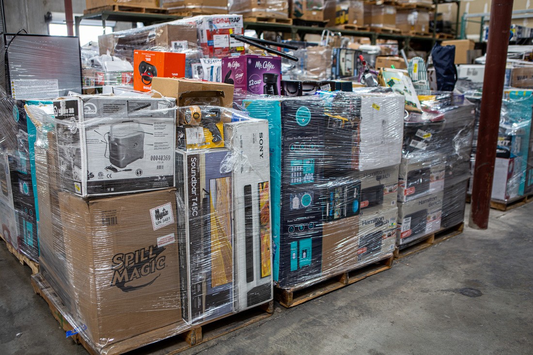 A Photo of Overstock Clearance https://images.vc/image/7e3/Las_Vegas_Liquidation_Pallets_Walmart_12.jpg
